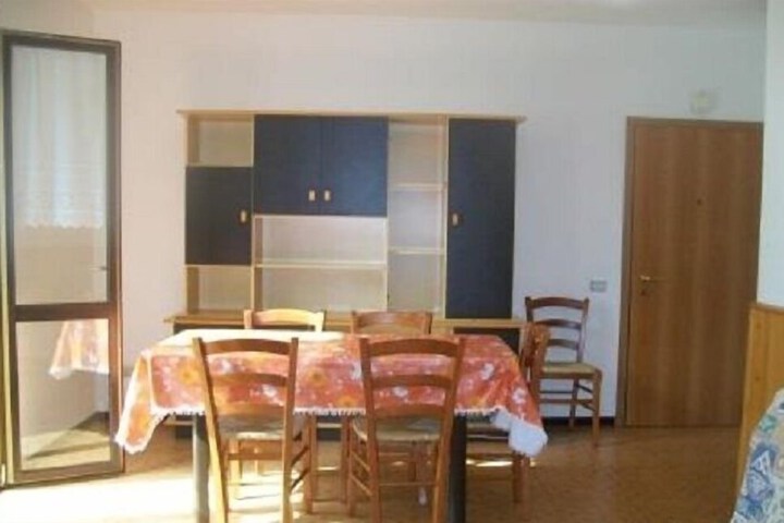 Room 11 of 17
