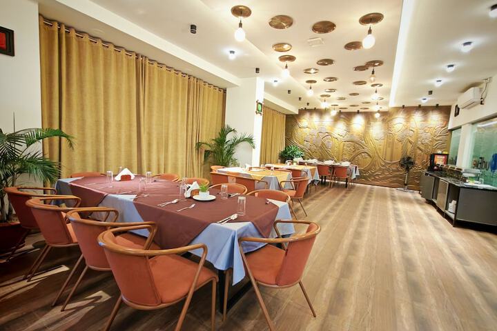 Dining 69 of 73