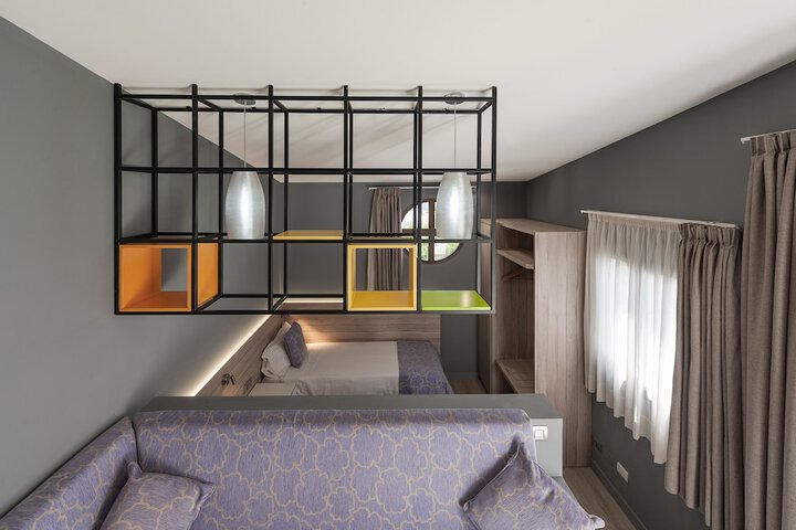 Room 10 of 48