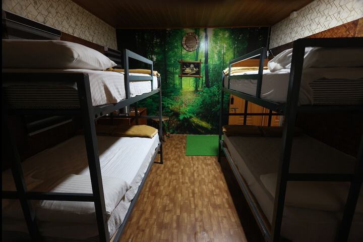 Room 12 of 46