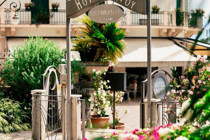 Hotel Exterior 96 of 116
