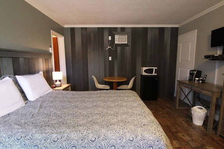 Room 28 of 61