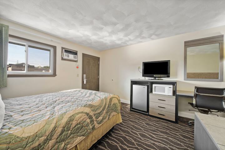 Room 17 of 38