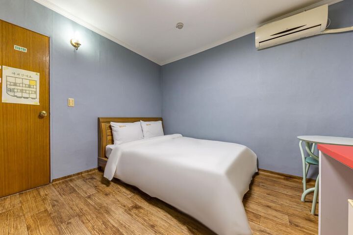 Room 44 of 60