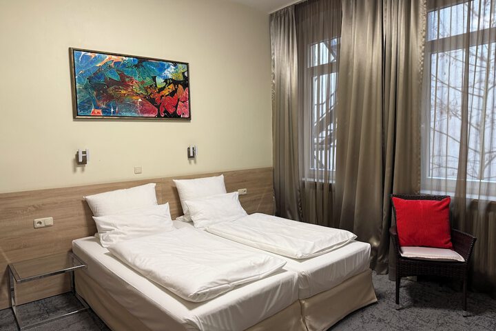 Room 43 of 136