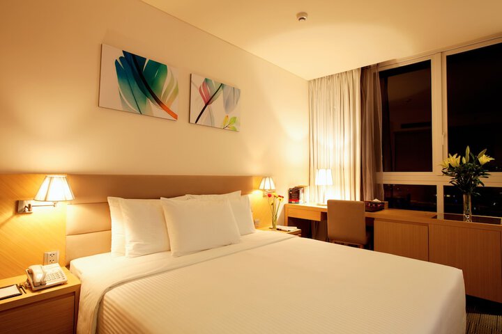 Room 4 of 65