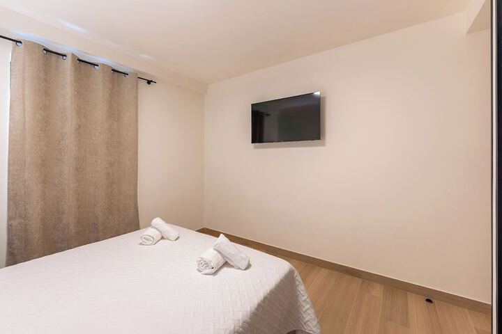 Room 15 of 76