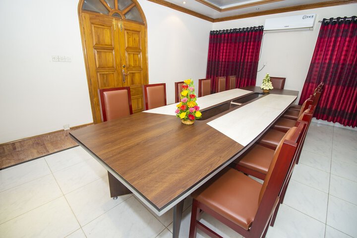 Business Center 29 of 35