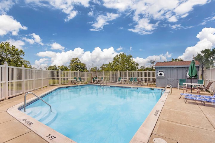 Pool 24 of 31