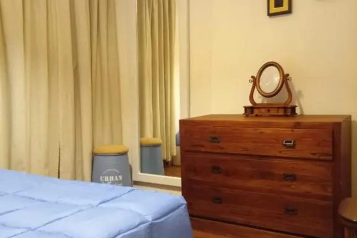Room 2 of 2