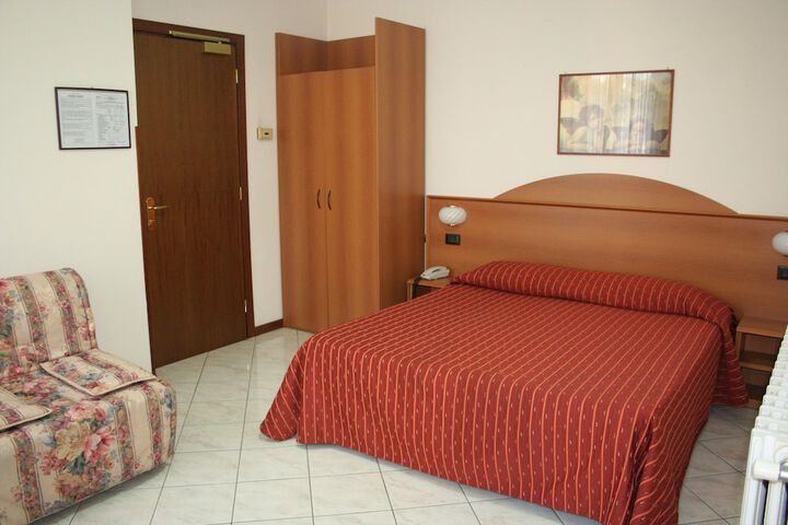 Room 8 of 50
