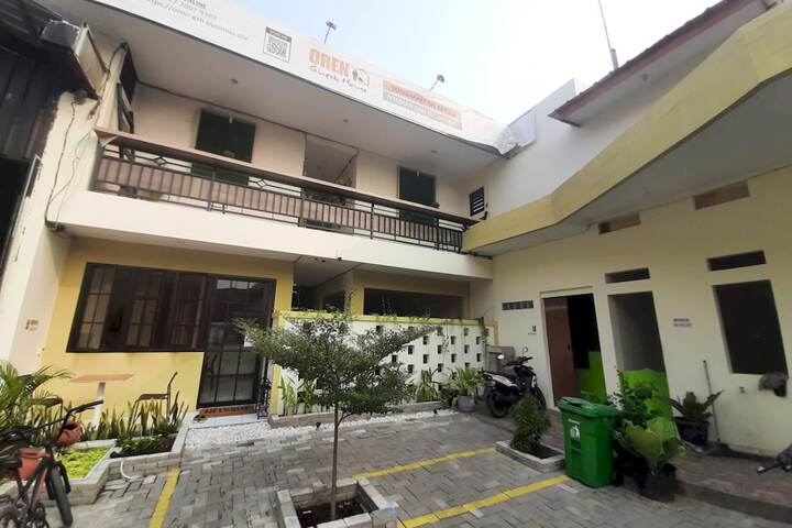 OYO 93274 Oren Home Bekasi