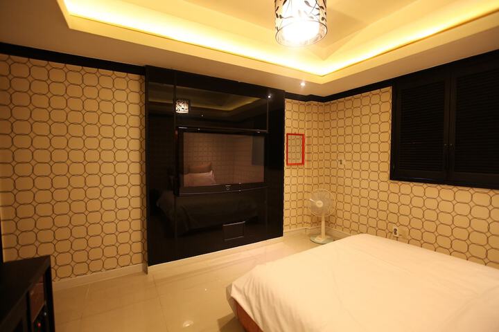 Room 18 of 52