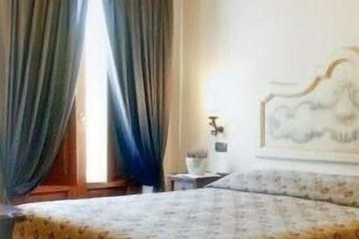 Room 7 of 32