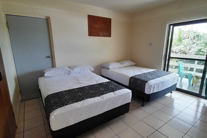 Room 2 of 10