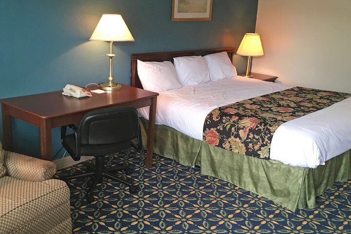 Business King Bed (2 of 4)