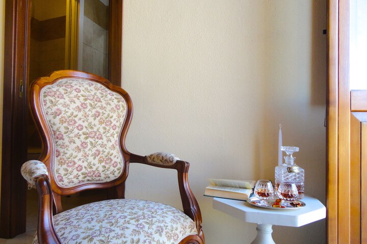 Room 13 of 16