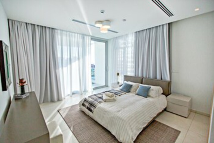Room 4 of 32