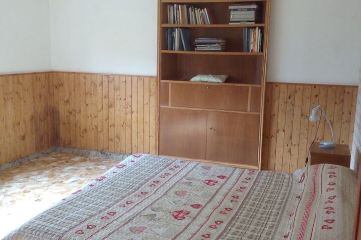 Room 9 of 16