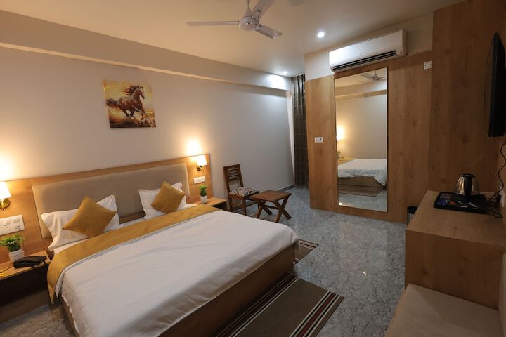 Room 6 of 16