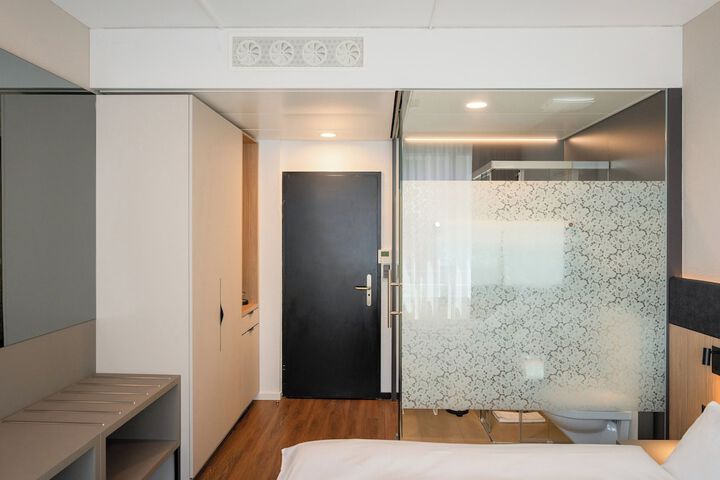 Room 16 of 45