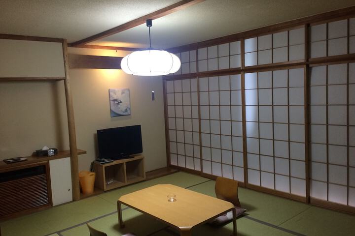 Room 6 of 50