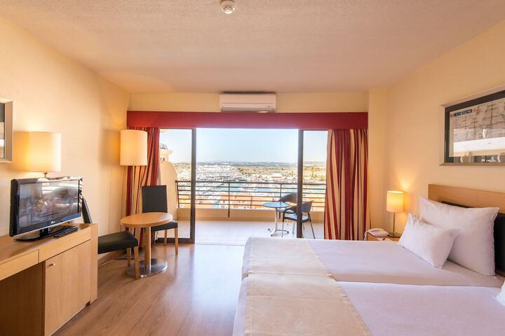Room 15 of 62