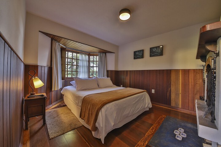 Room 8 of 32