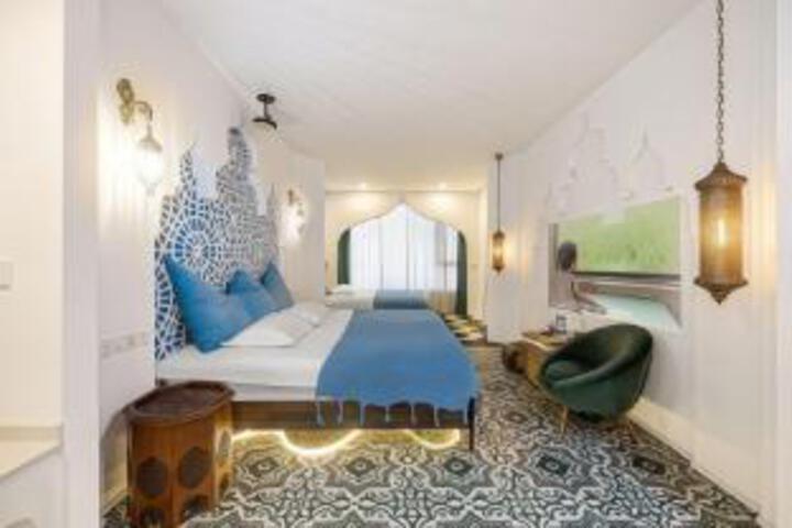 Room 7 of 8