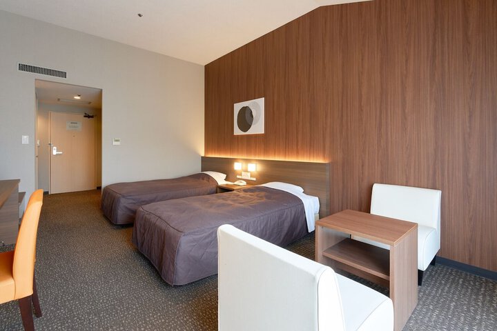Room 12 of 32