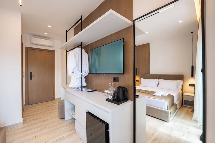 Room 30 of 244
