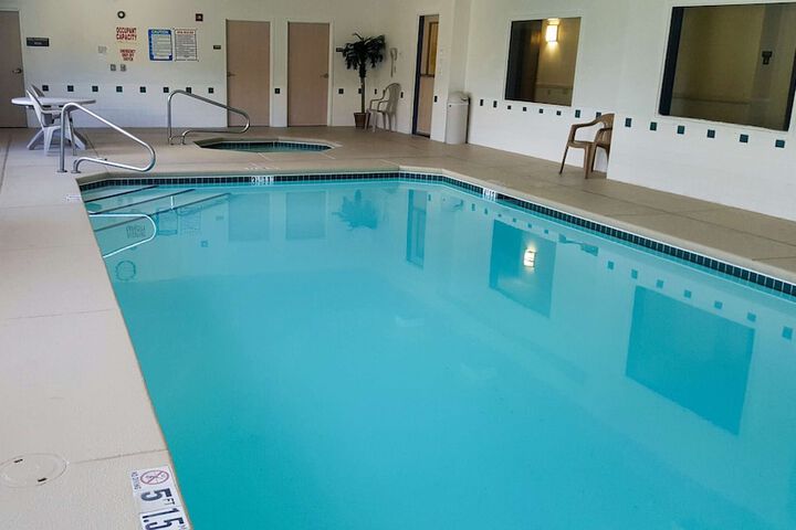 Hotel Pool
