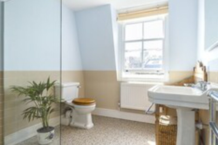 Room 4 of 38
