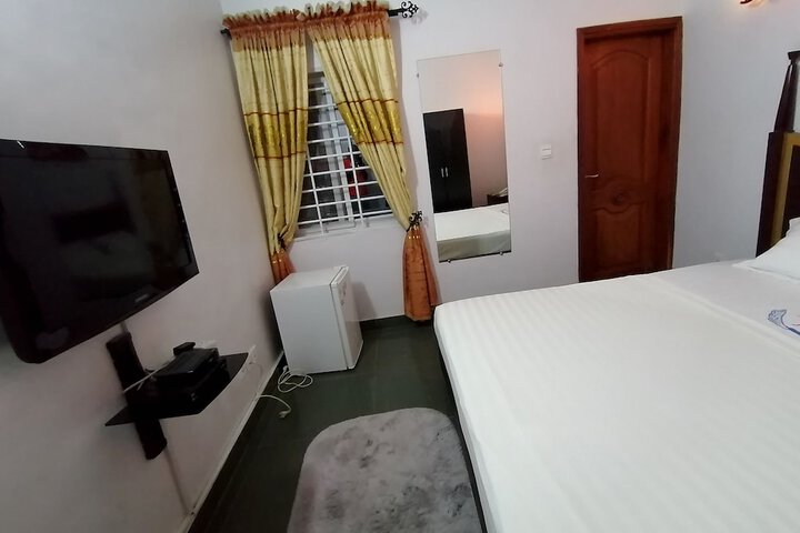 Room 10 of 29