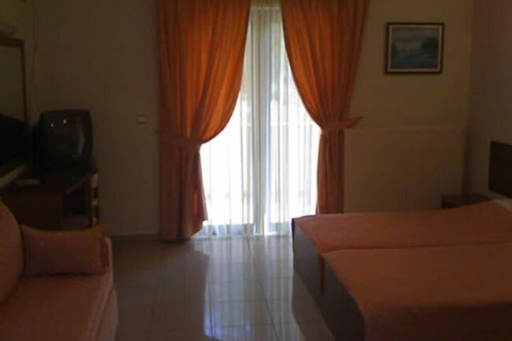 Room 6 of 52