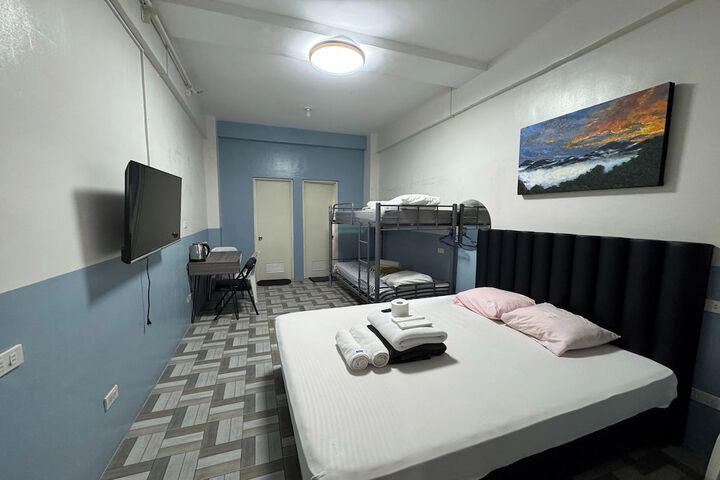 Room 10 of 32