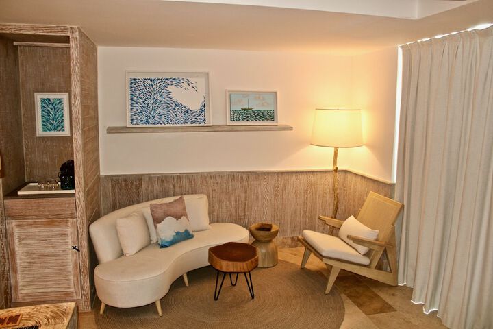 Room 27 of 86