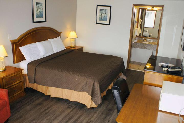 1 King Bed (11 of 22)