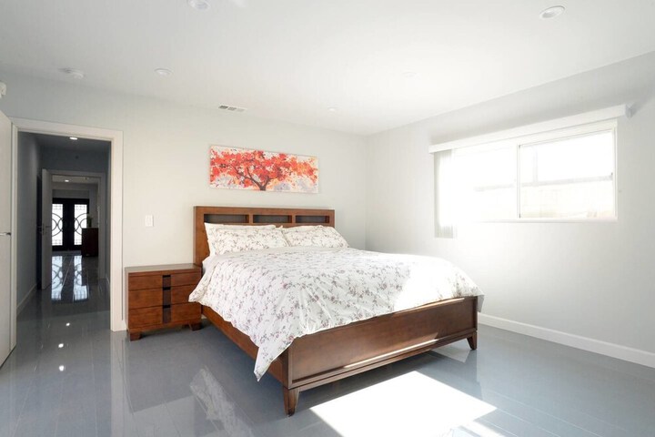 Room 8 of 29