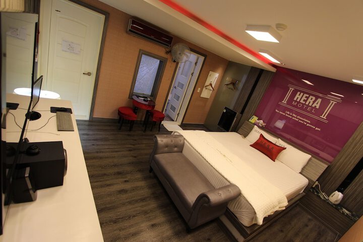 Room 7 of 56