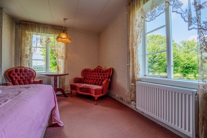 Room 32 of 148