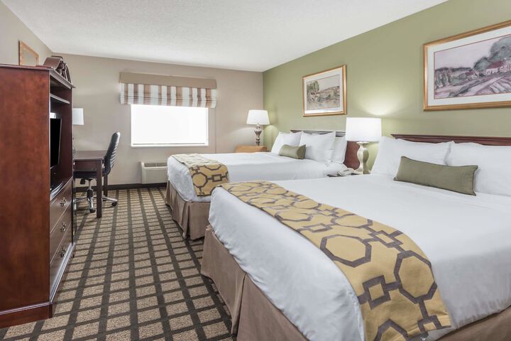 1 Queen Bed Accessible Room (10 of 10)