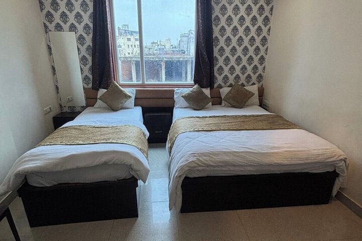 Room 4 of 13