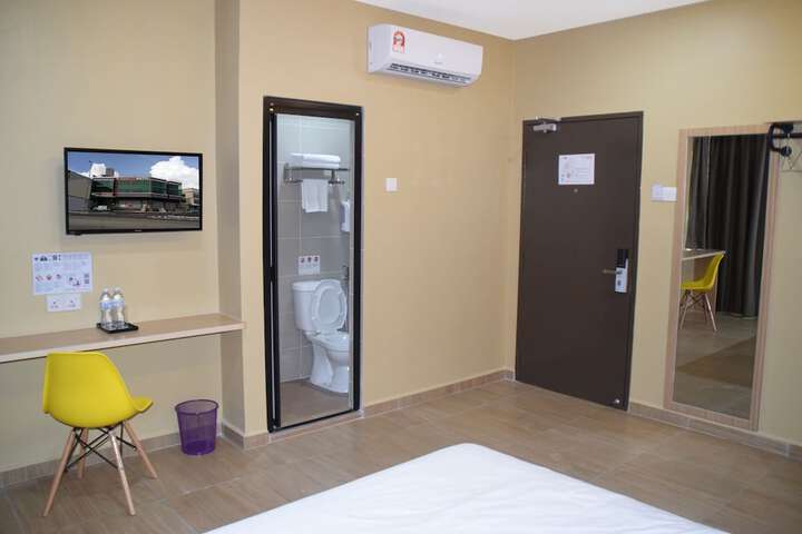 Room 8 of 65