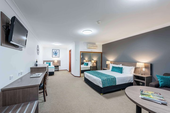 Room 30 of 74