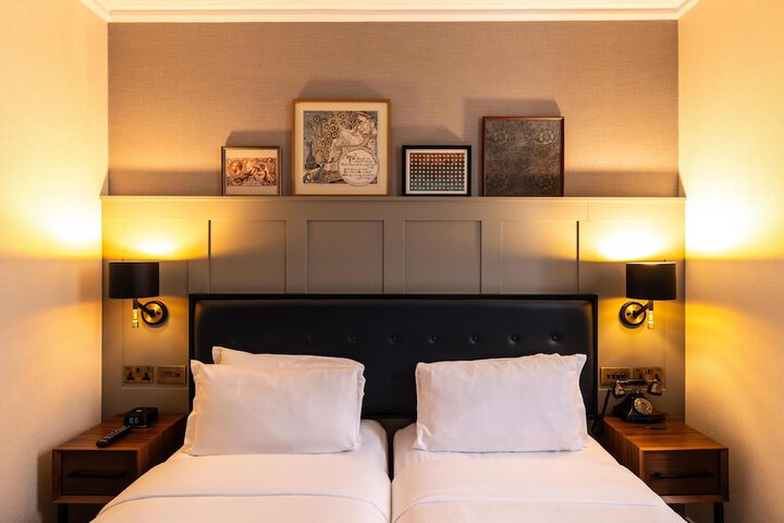 Room 33 of 92