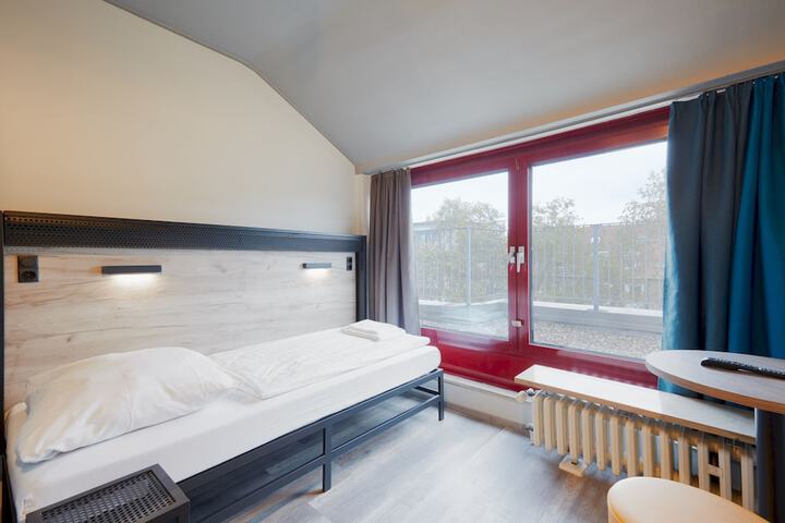 Room 15 of 42
