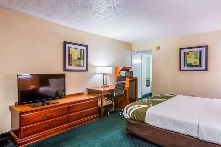Superior King Bed (3 of 17)