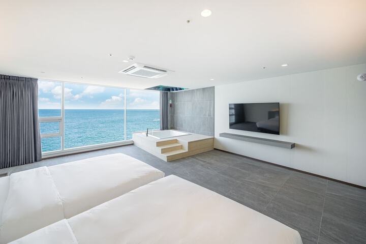 Room 5 of 32