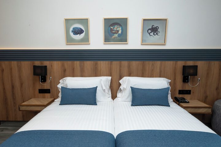 Room 43 of 132